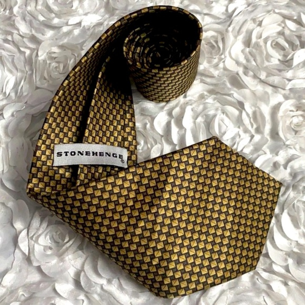 New‎ Stonehenge mens silk tie